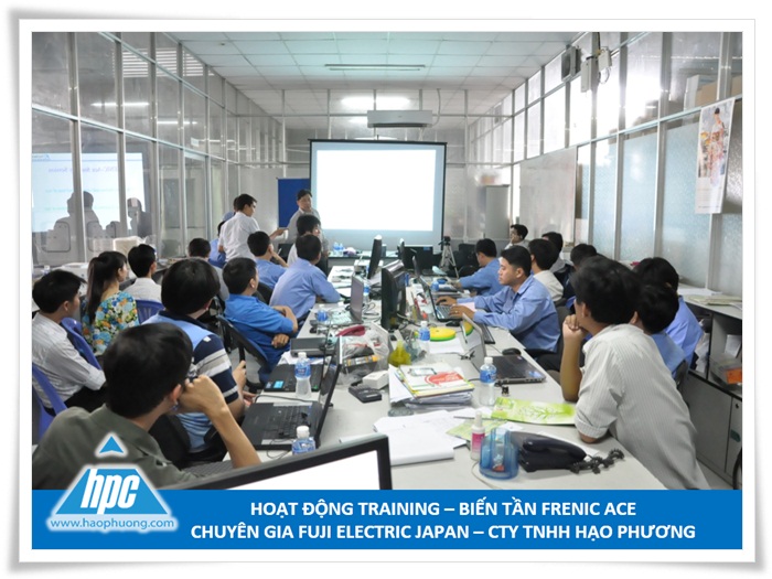 Chuyên gia Fuji Electric đang training cho đội ngũ anh em Kỹ sư CTY TNHH HẠO PHƯƠNG