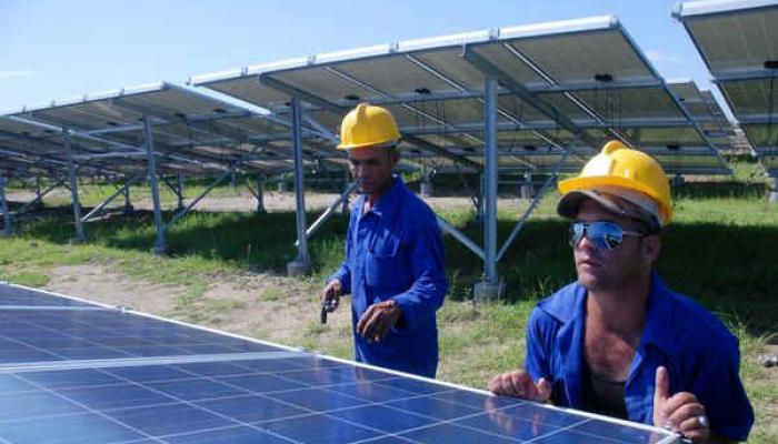 Các tâm pin năng lượng mặt trời tại Cuba