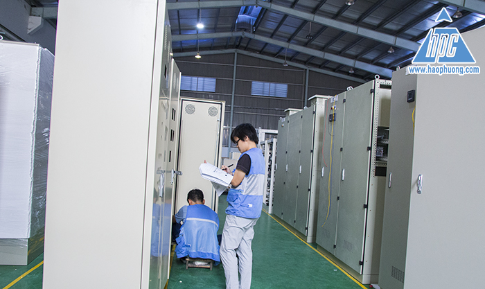 kiểm tra kỹ thuât tủ điện cung cấp cho nhà máy cambodia hệ thống bơm thoát nước 