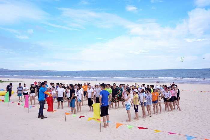 Các hoạt động Team building tại bãi biển Mũi Né 2