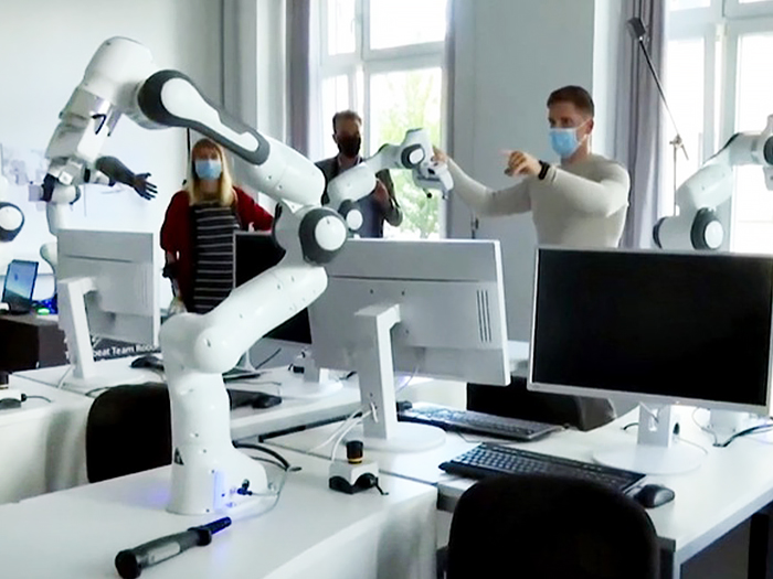 Robot hoạt động hiệu quả nhớ sự phát triển công nghệ của Đức